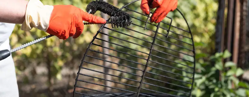 cleaning top of grill